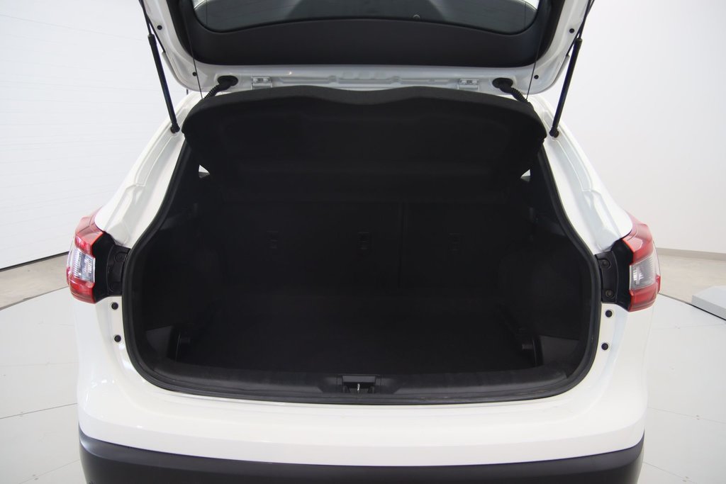 2021 Nissan Qashqai S in Chicoutimi, Quebec - 17 - w1024h768px