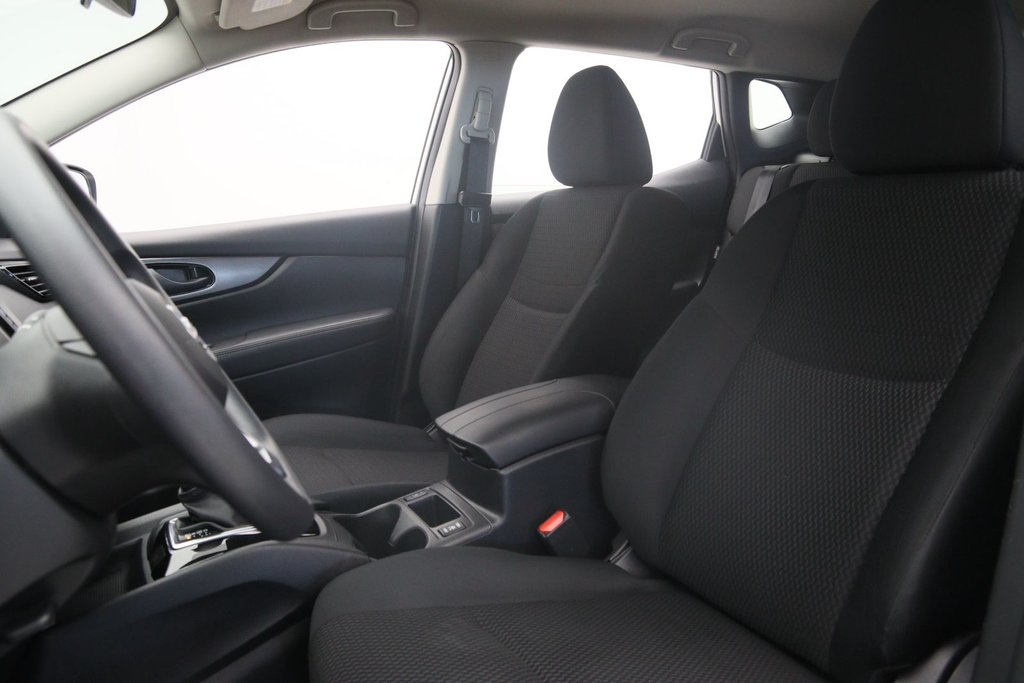 2023 Nissan Qashqai S in Chicoutimi, Quebec - 6 - w1024h768px