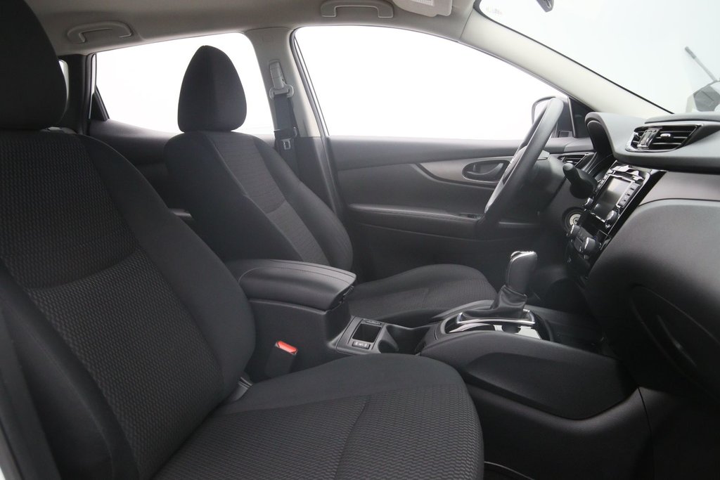 2023 Nissan Qashqai S in Chicoutimi, Quebec - 15 - w1024h768px