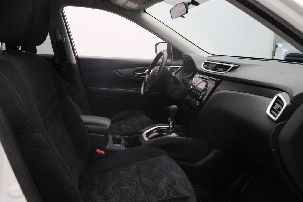 2016 Nissan Rogue in Chicoutimi, Quebec - 15 - w1024h768px
