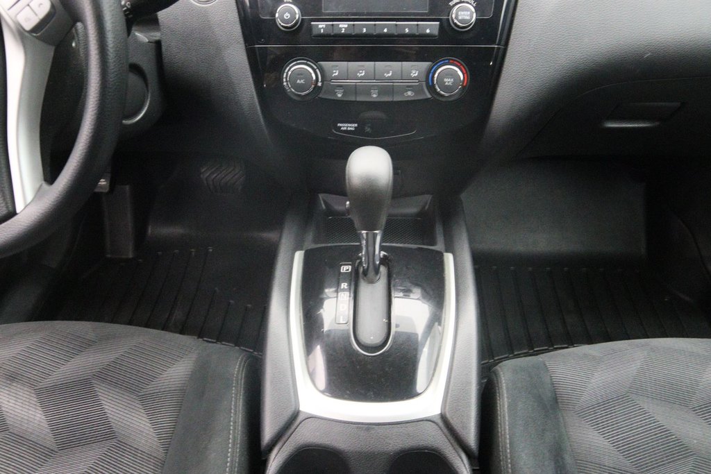 2016 Nissan Rogue in Chicoutimi, Quebec - 13 - w1024h768px