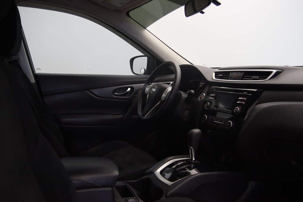 2016 Nissan Rogue in Baie-Comeau, Quebec - 15 - w1024h768px