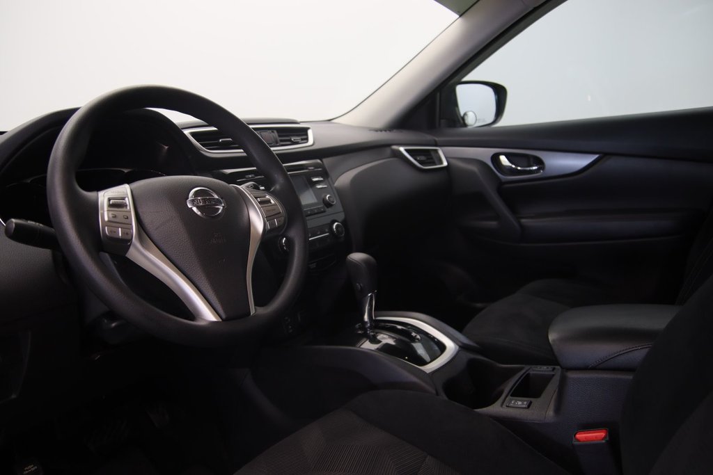 2016 Nissan Rogue in Baie-Comeau, Quebec - 6 - w1024h768px