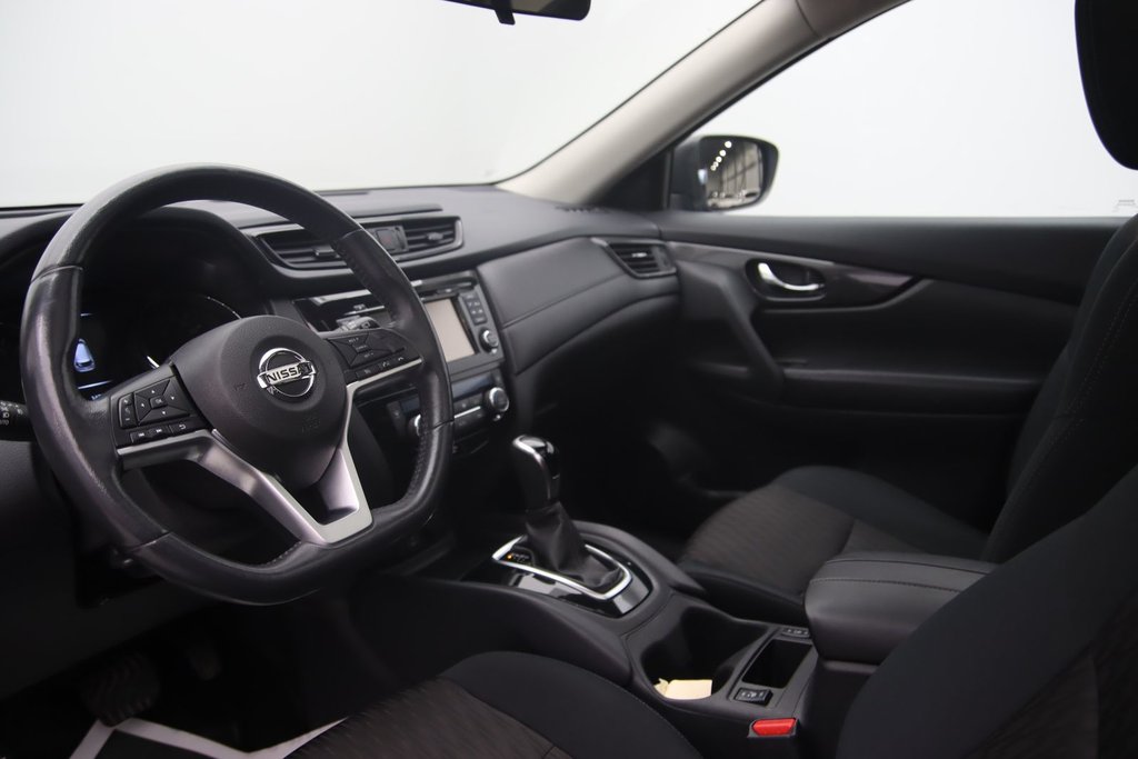 2017 Nissan Rogue in Jonquière, Quebec - 6 - w1024h768px