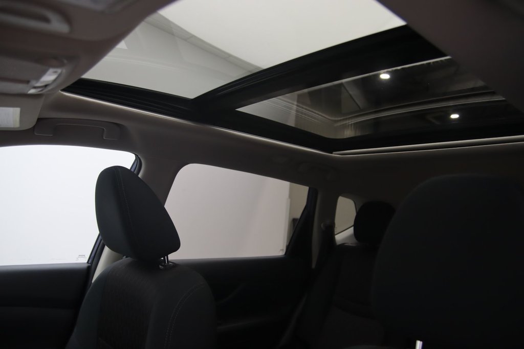 2017 Nissan Rogue in Jonquière, Quebec - 8 - w1024h768px