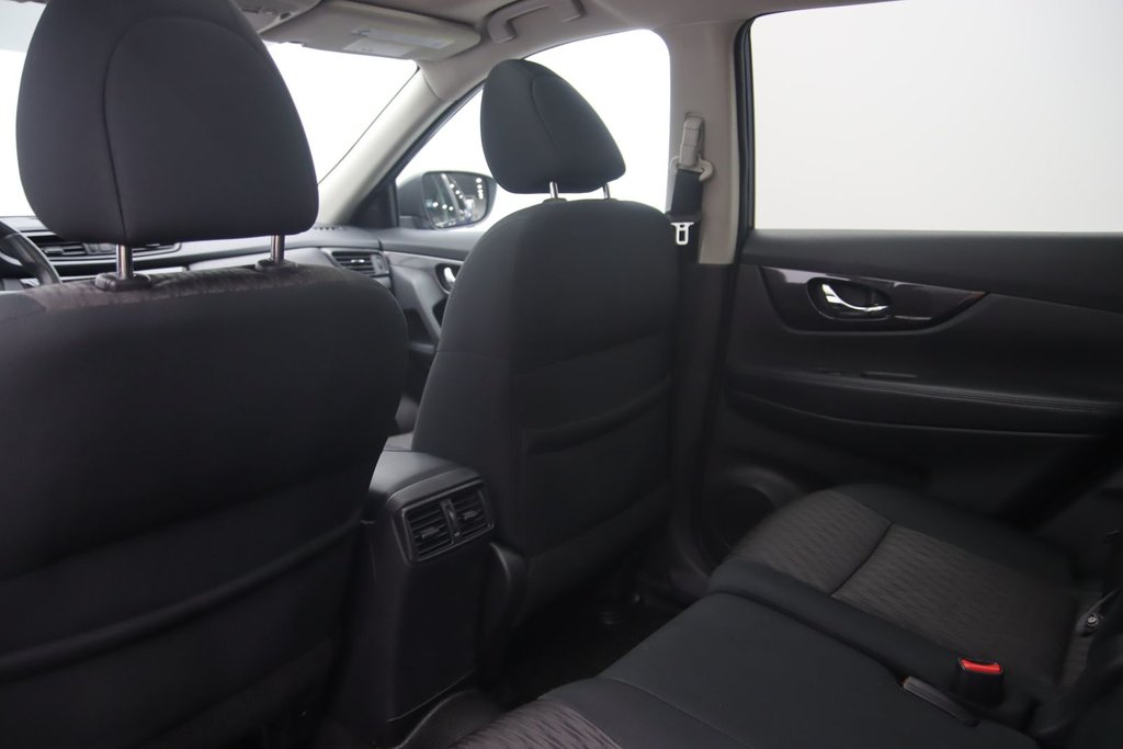2017 Nissan Rogue in Jonquière, Quebec - 9 - w1024h768px