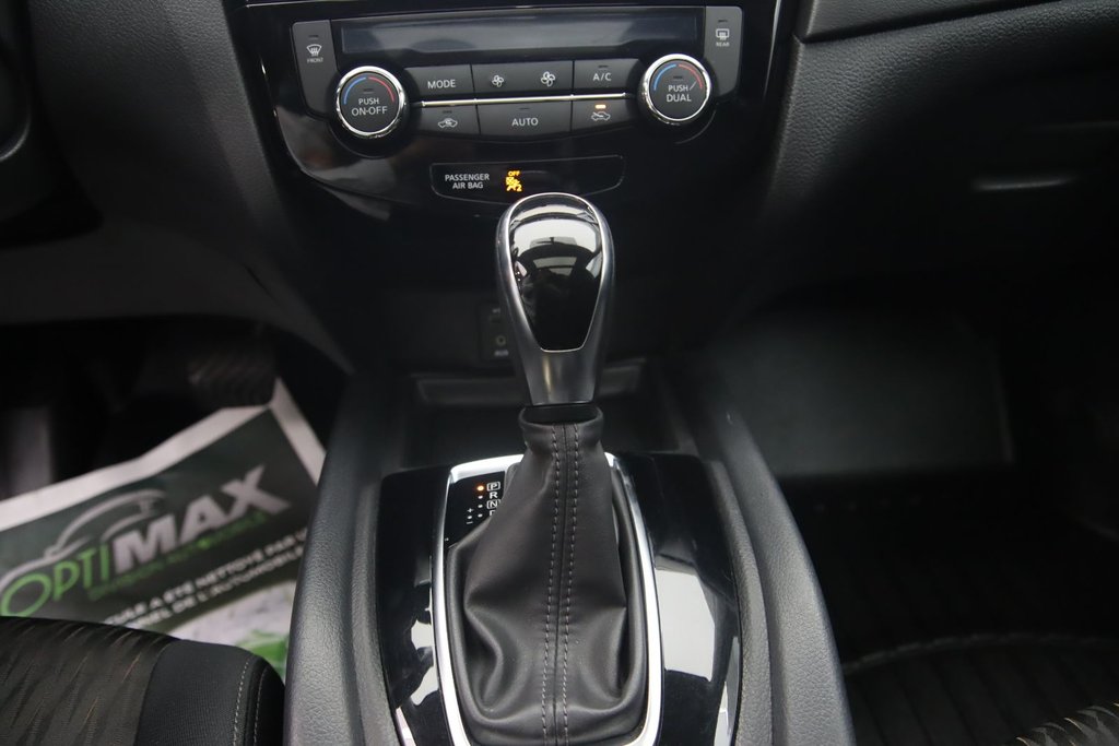 2017 Nissan Rogue in Jonquière, Quebec - 14 - w1024h768px