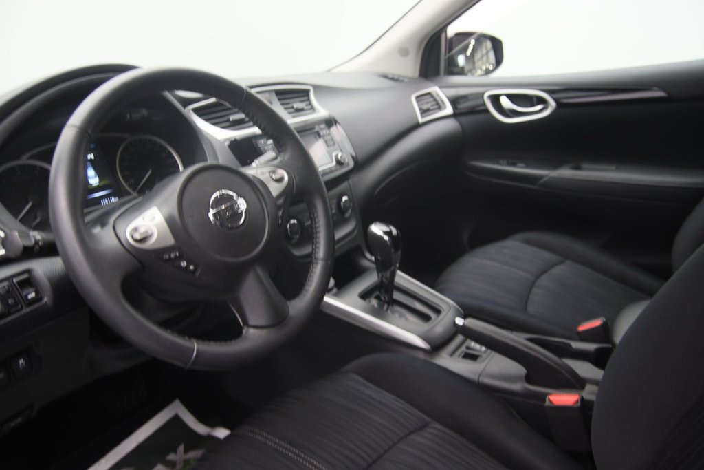 2017 Nissan Sentra in Sept-Îles, Quebec - 6 - w1024h768px