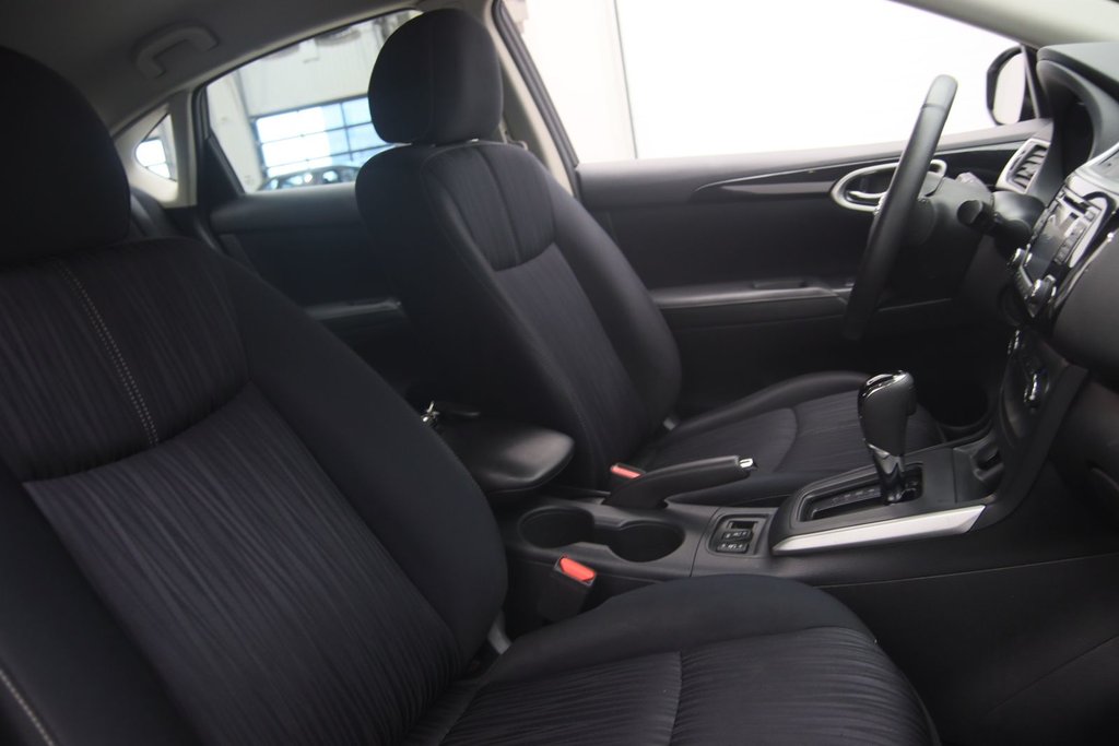 2017 Nissan Sentra in Sept-Îles, Quebec - 15 - w1024h768px