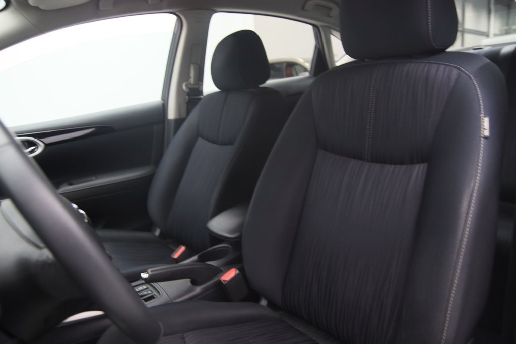 2017 Nissan Sentra in Sept-Îles, Quebec - 7 - w1024h768px