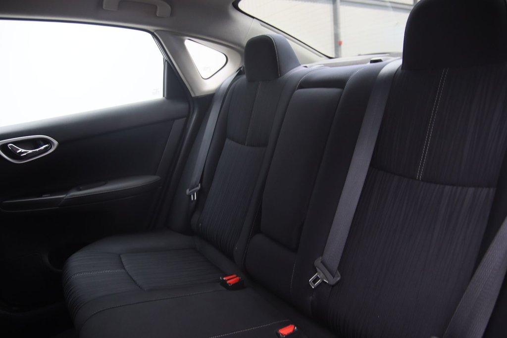 2017 Nissan Sentra in Sept-Îles, Quebec - 9 - w1024h768px