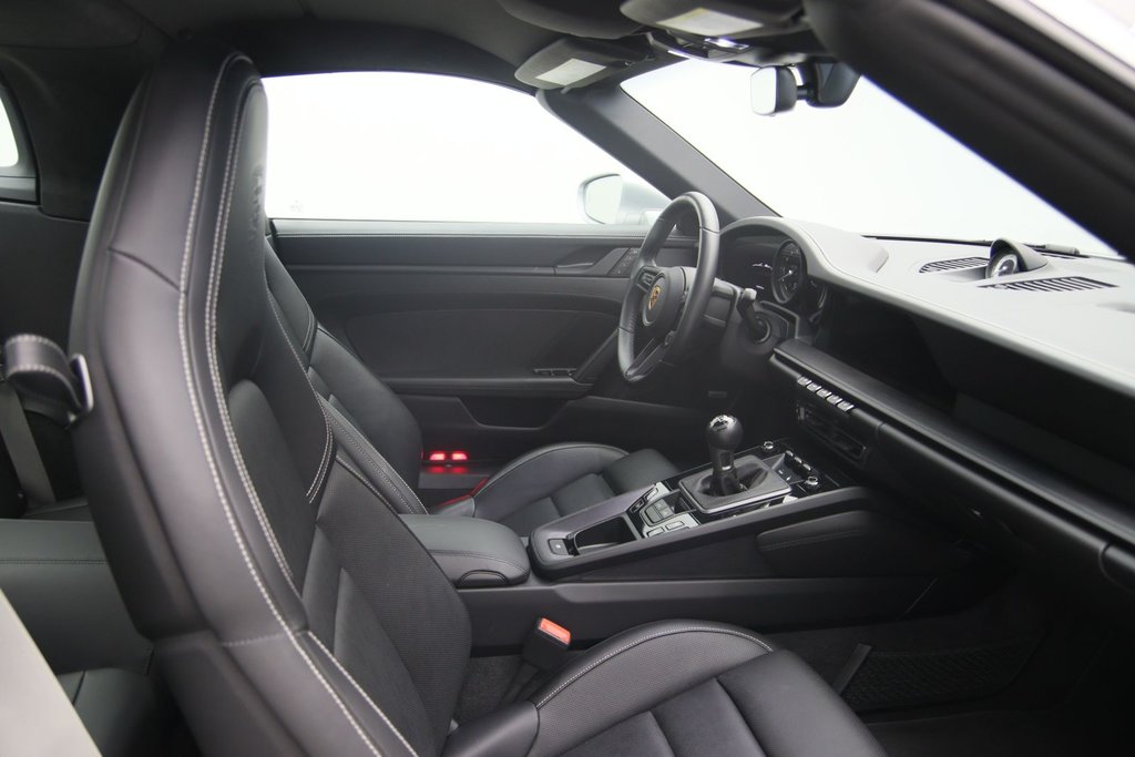 2022 Porsche 911 in Jonquière, Quebec - 14 - w1024h768px