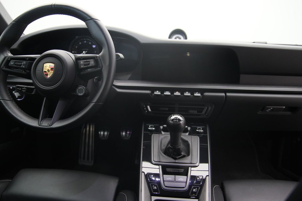 2022 Porsche 911 in Jonquière, Quebec - 8 - w1024h768px