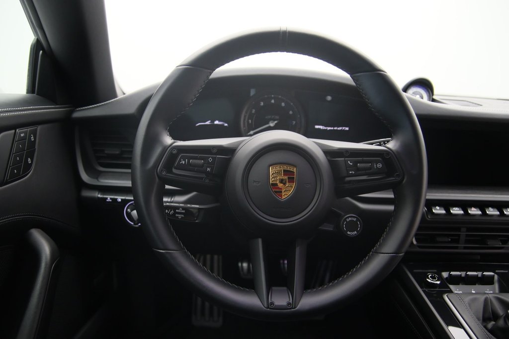 2022 Porsche 911 in Jonquière, Quebec - 9 - w1024h768px
