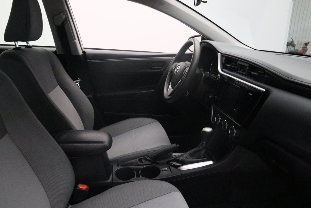 Toyota Corolla  2017 à Baie-Comeau, Québec - 15 - w1024h768px