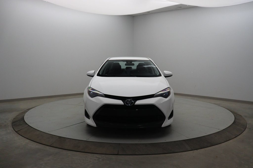Toyota Corolla  2017 à Baie-Comeau, Québec - 2 - w1024h768px