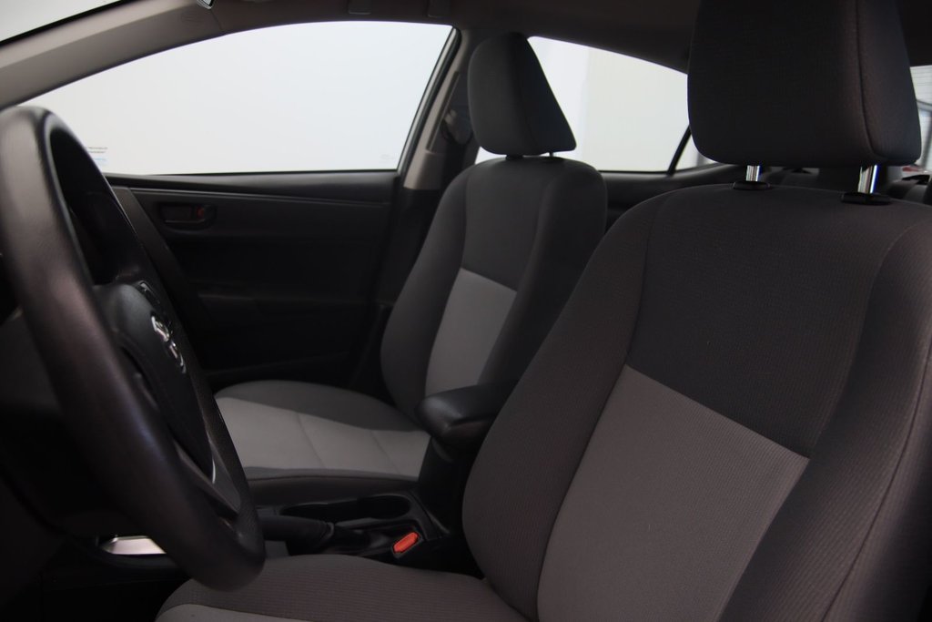 Toyota Corolla  2018 à Jonquière, Québec - 7 - w1024h768px