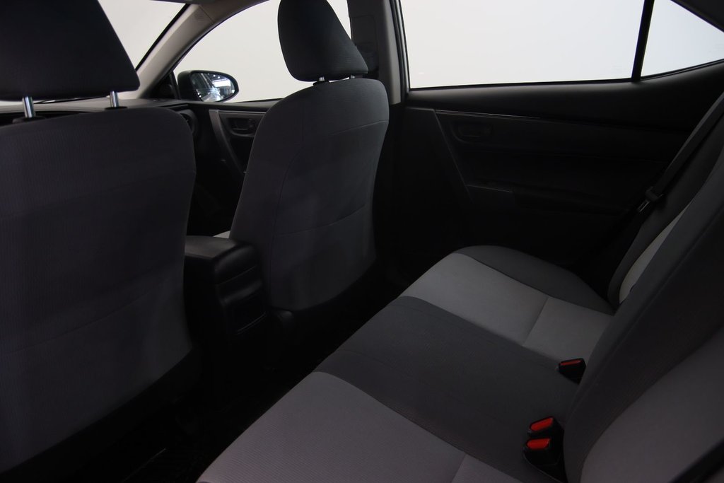 Toyota Corolla  2018 à Jonquière, Québec - 8 - w1024h768px