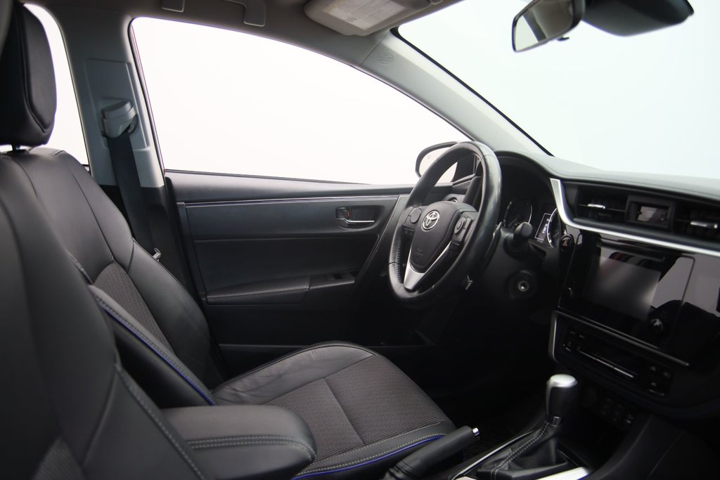 2019 Toyota Corolla in Jonquière, Quebec - 15 - w1024h768px