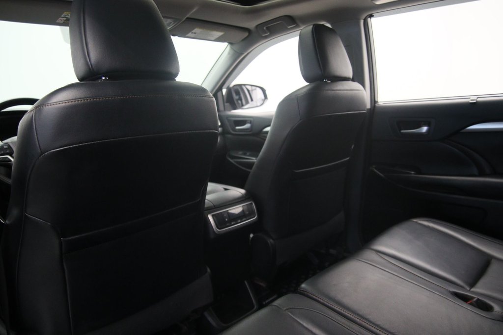 Toyota Highlander  2017 à Jonquière, Québec - 10 - w1024h768px