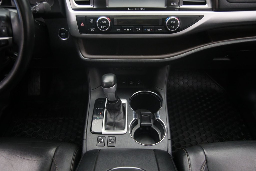 Toyota Highlander  2017 à Jonquière, Québec - 13 - w1024h768px