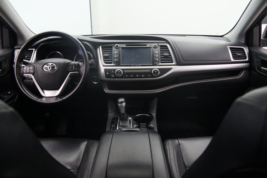 Toyota Highlander  2017 à Jonquière, Québec - 11 - w1024h768px
