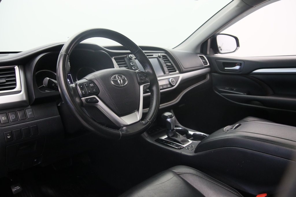 Toyota Highlander  2017 à Jonquière, Québec - 7 - w1024h768px