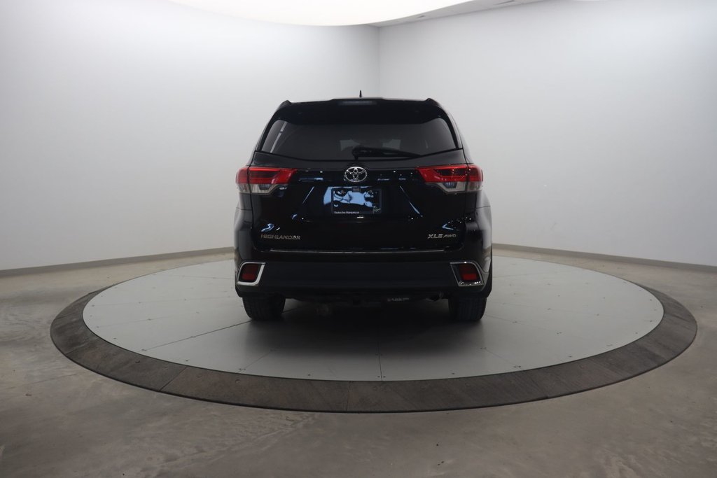 Toyota Highlander  2017 à Jonquière, Québec - 5 - w1024h768px