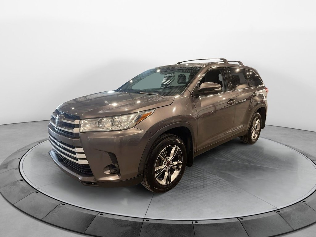 2019 Toyota Highlander LE in Chicoutimi, Quebec - 1 - w1024h768px