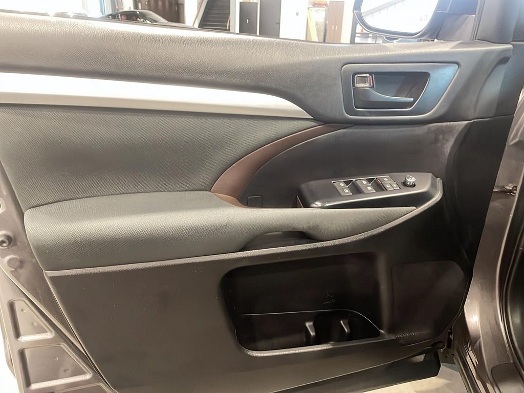 2019 Toyota Highlander LE in Chicoutimi, Quebec - 10 - w1024h768px