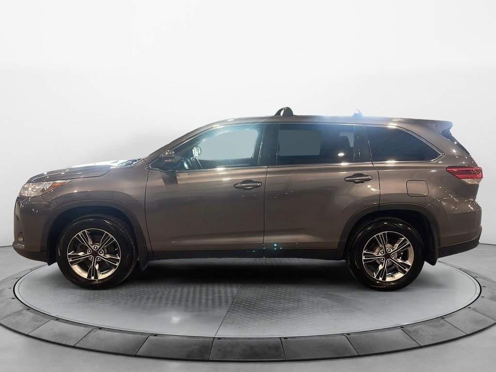 2019 Toyota Highlander LE in Chicoutimi, Quebec - 5 - w1024h768px