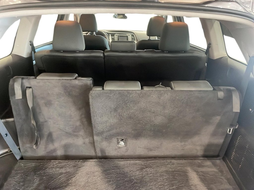 2019 Toyota Highlander LE in Chicoutimi, Quebec - 6 - w1024h768px
