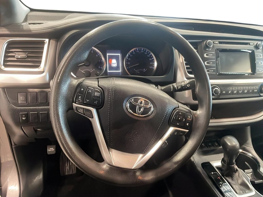 2019 Toyota Highlander LE in Chicoutimi, Quebec - 11 - w1024h768px