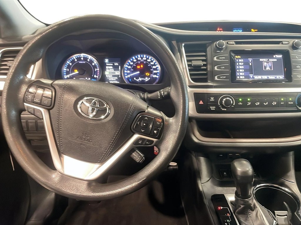 2019 Toyota Highlander LE in Chicoutimi, Quebec - 13 - w1024h768px