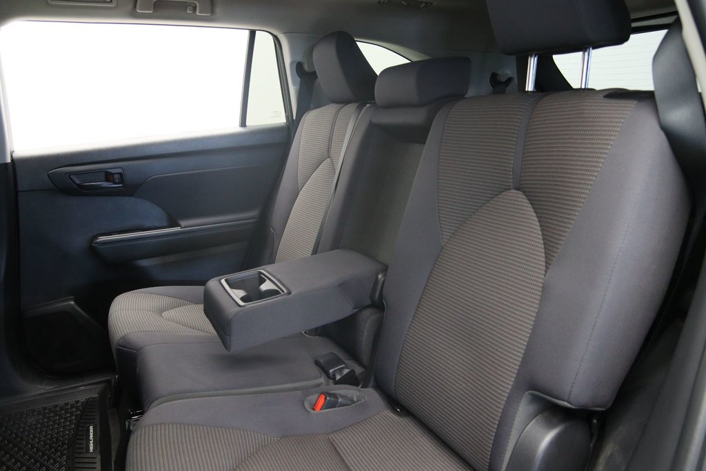 Toyota Highlander Hybrid LE 2022 à Jonquière, Québec - 8 - w1024h768px