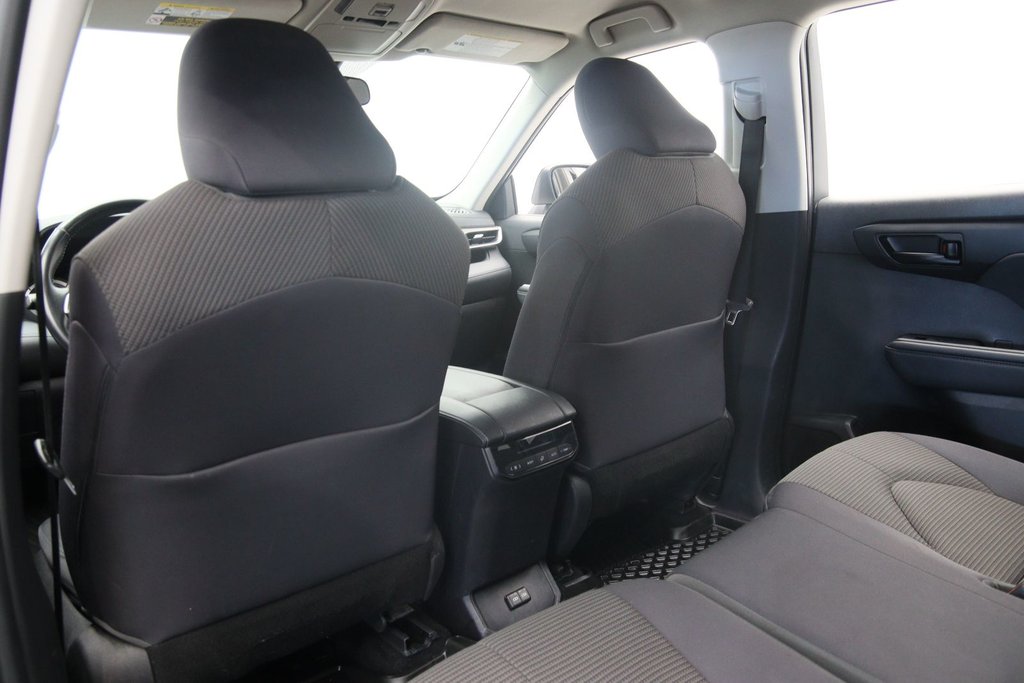 Toyota Highlander Hybrid LE 2022 à Jonquière, Québec - 9 - w1024h768px