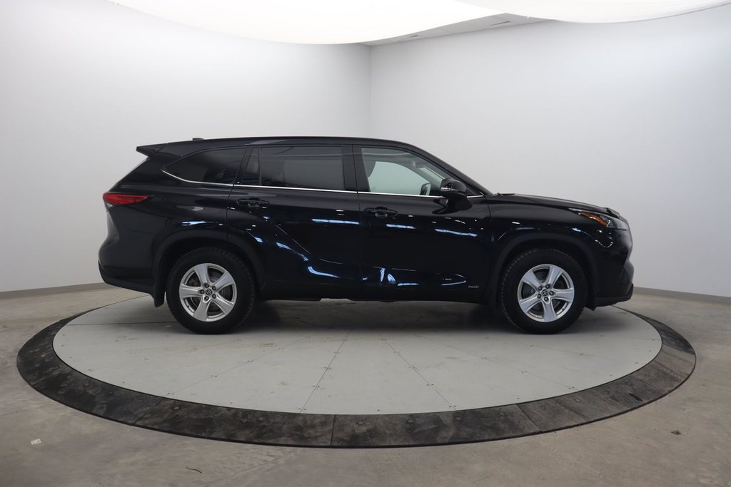 Toyota Highlander Hybrid LE 2022 à Jonquière, Québec - 3 - w1024h768px