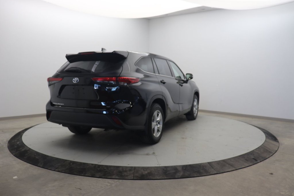 Toyota Highlander Hybrid LE 2022 à Jonquière, Québec - 4 - w1024h768px