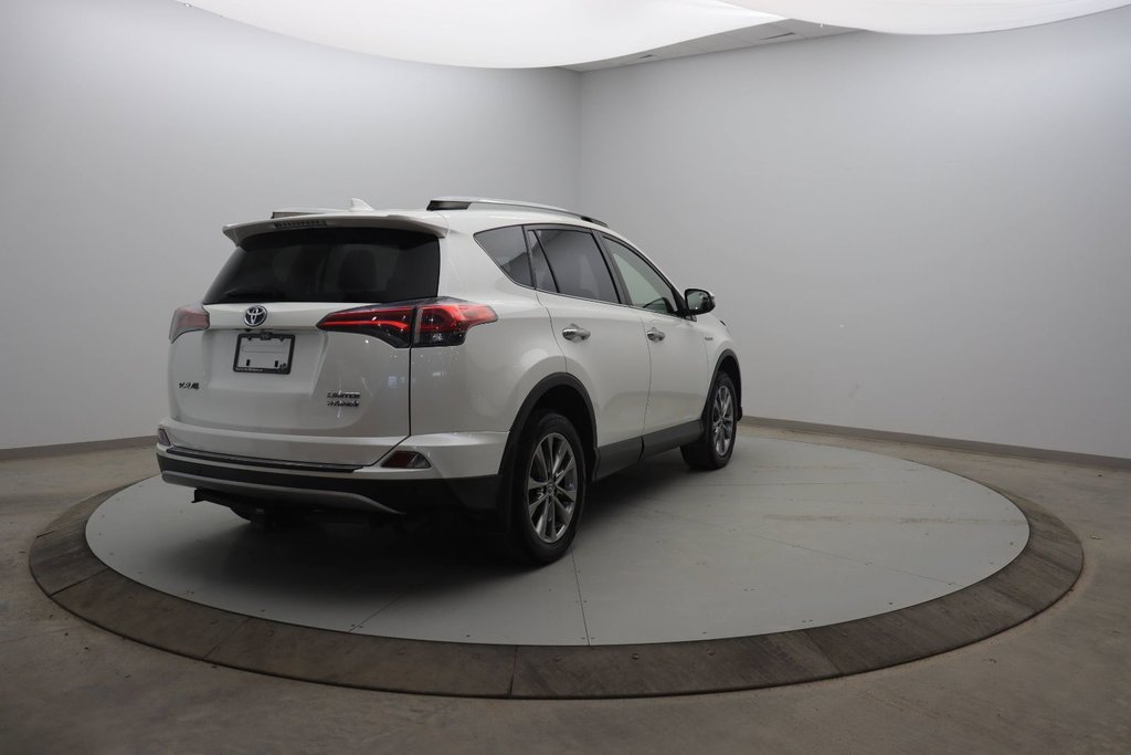 Toyota RAV4 Hybrid  2017 à Jonquière, Québec - 4 - w1024h768px