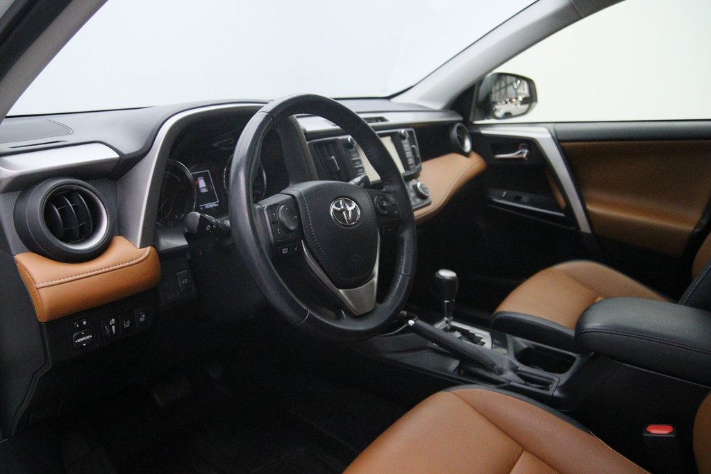 Toyota RAV4 Hybrid  2017 à Jonquière, Québec - 6 - w1024h768px