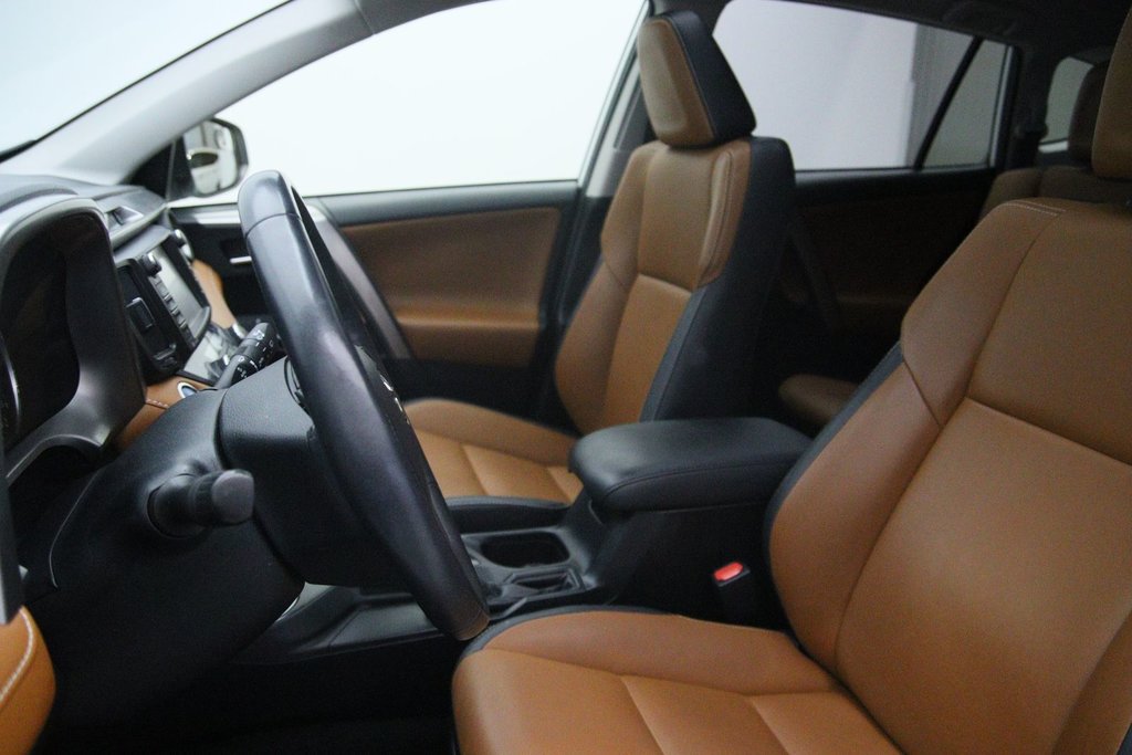Toyota RAV4 Hybrid  2017 à Jonquière, Québec - 7 - w1024h768px