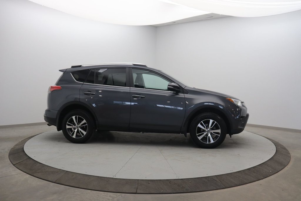 2018 Toyota RAV4 in Baie-Comeau, Quebec - 3 - w1024h768px