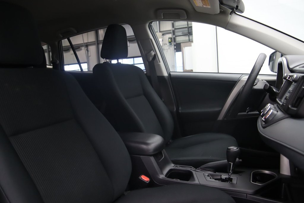 2018 Toyota RAV4 in Baie-Comeau, Quebec - 15 - w1024h768px
