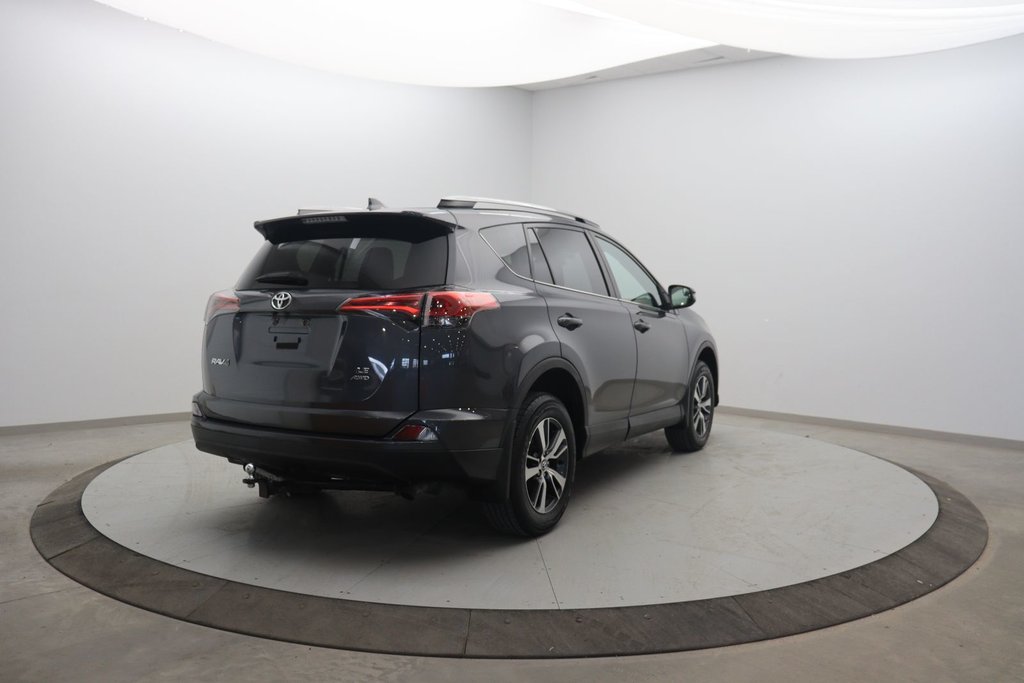 2018 Toyota RAV4 in Baie-Comeau, Quebec - 4 - w1024h768px