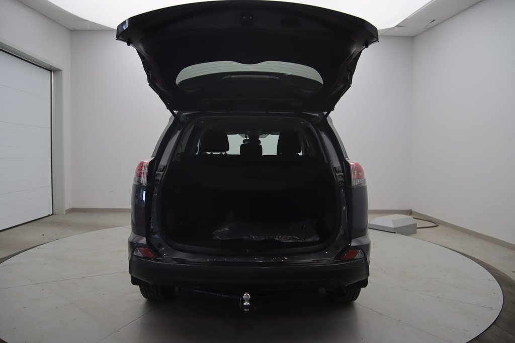 2018 Toyota RAV4 in Baie-Comeau, Quebec - 17 - w1024h768px