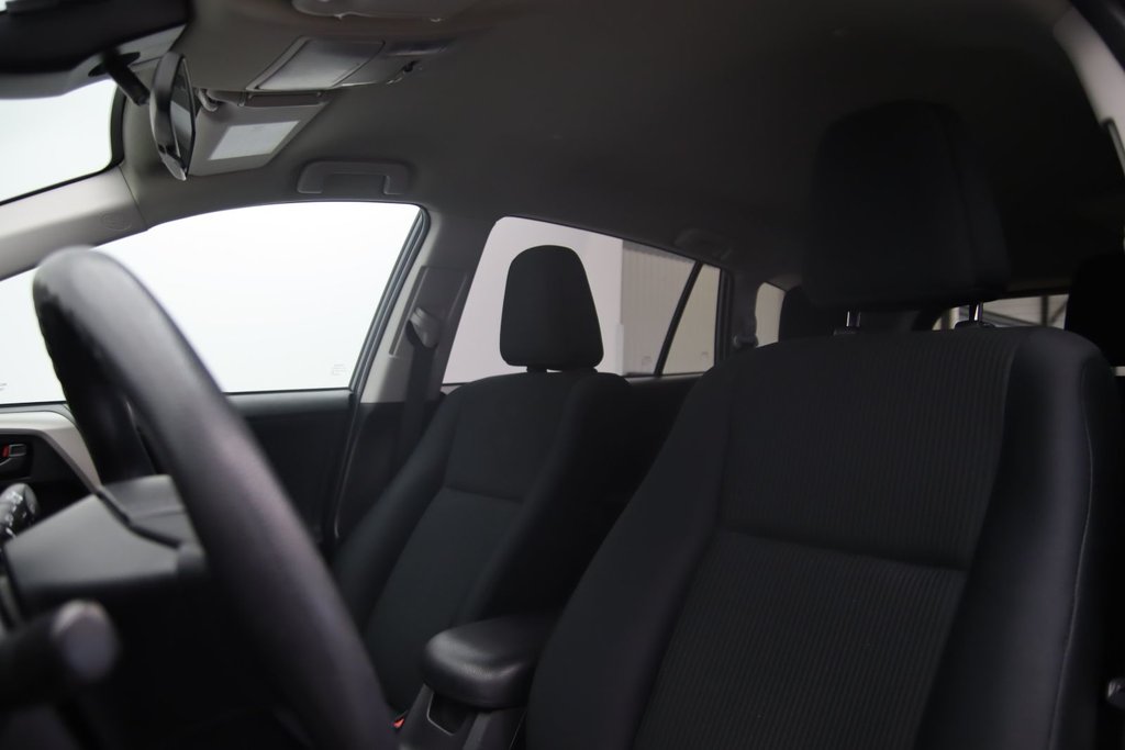 2018 Toyota RAV4 in Baie-Comeau, Quebec - 7 - w1024h768px