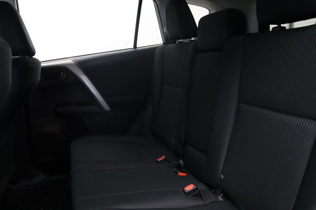 2018 Toyota RAV4 in Baie-Comeau, Quebec - 9 - w1024h768px