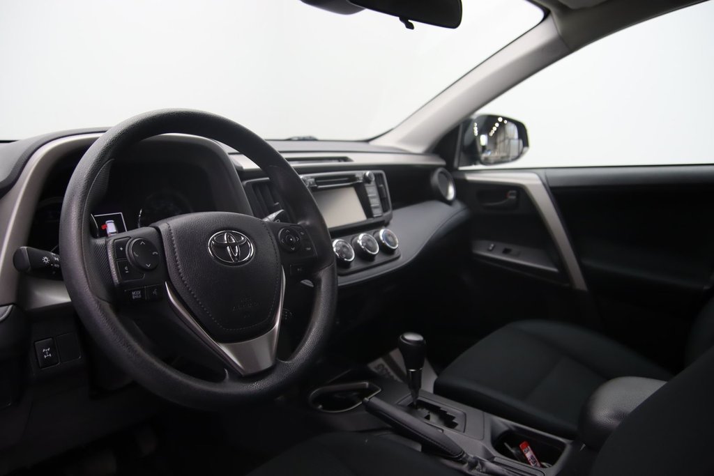2018 Toyota RAV4 in Baie-Comeau, Quebec - 6 - w1024h768px