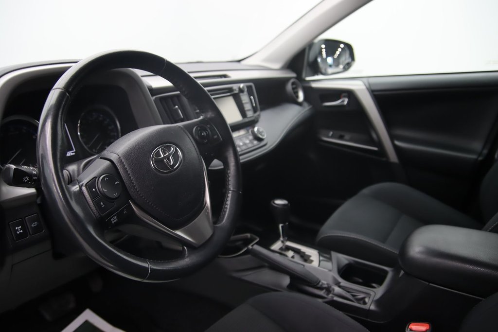 Toyota RAV4  2018 à Sept-Îles, Québec - 6 - w1024h768px