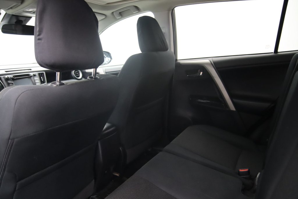 Toyota RAV4  2018 à Sept-Îles, Québec - 8 - w1024h768px